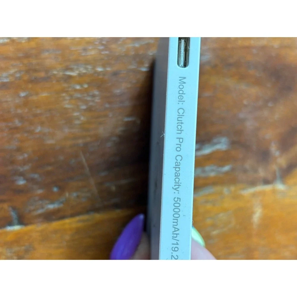 Clutch Pro White Ultra Thin 5000mAh Portable Power Bank Built-in Lightning Cable